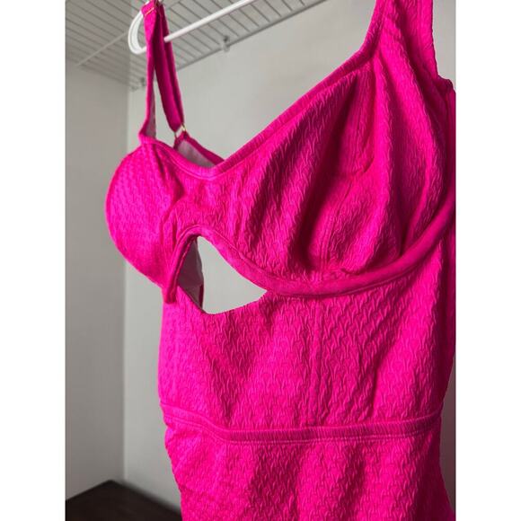 Hot Pink Textured One Piece Swimsuit with Underwire 2X (FTF) - Picture 6 of 12